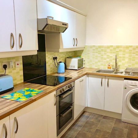 Stylish Apartment With Secure Parking Close To City Chester Buitenkant foto