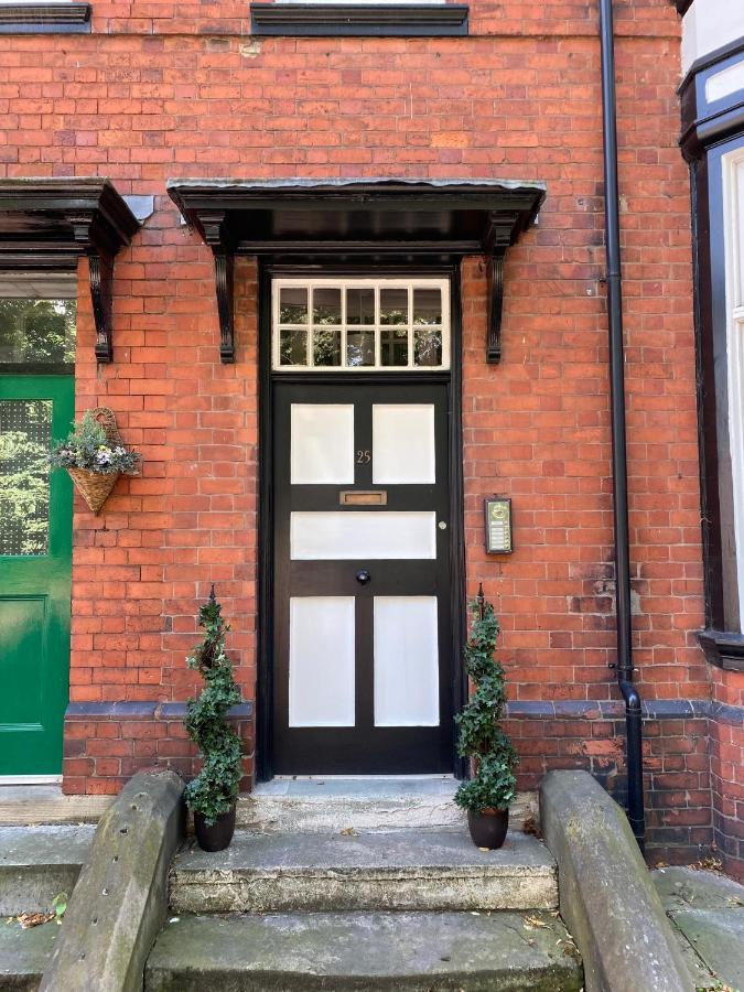 Stylish Apartment With Secure Parking Close To City Chester Buitenkant foto