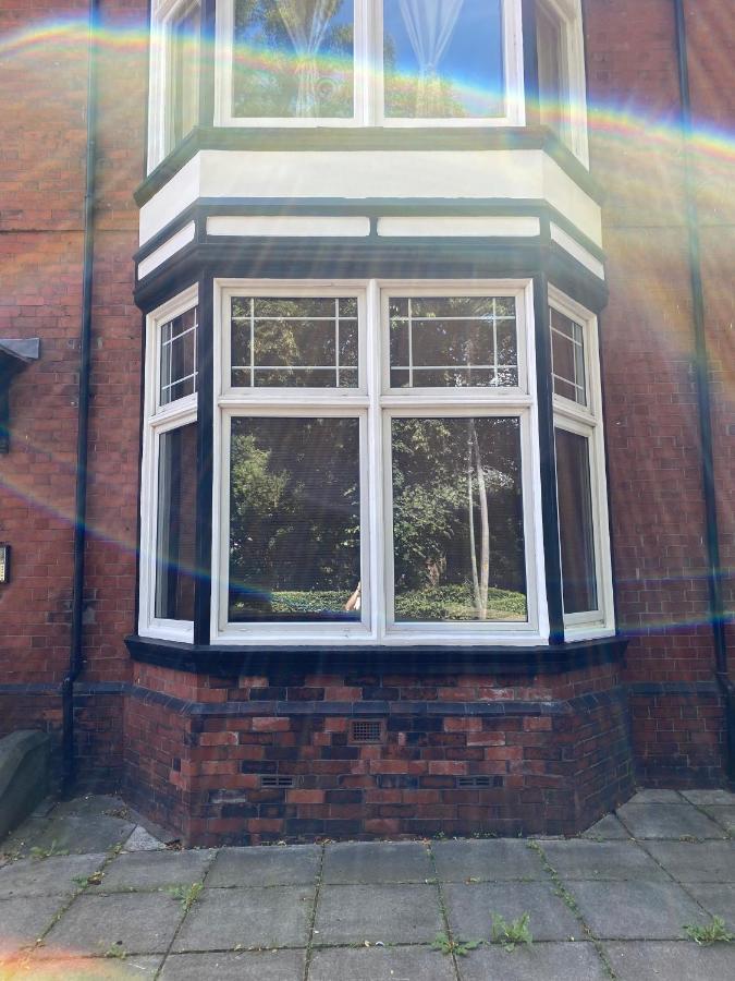 Stylish Apartment With Secure Parking Close To City Chester Buitenkant foto