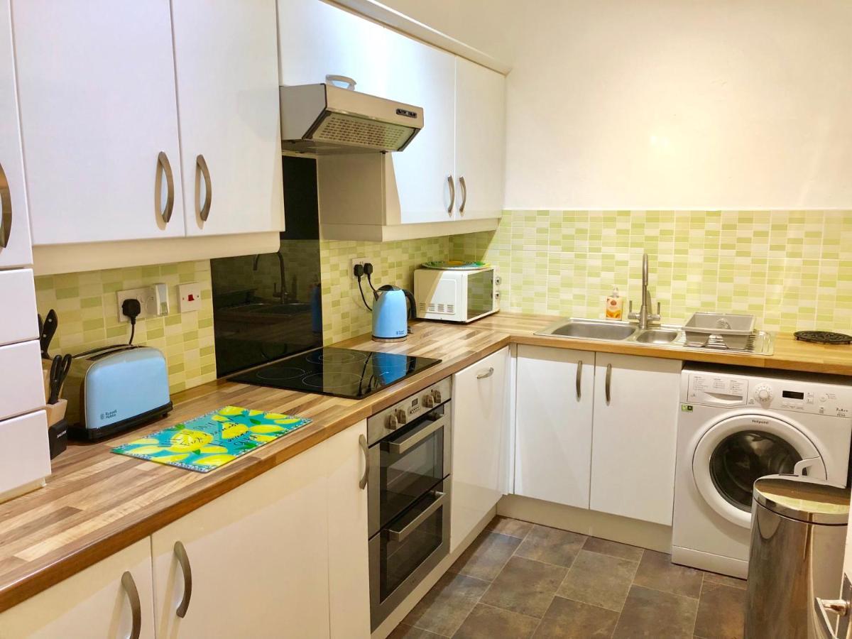 Stylish Apartment With Secure Parking Close To City Chester Buitenkant foto