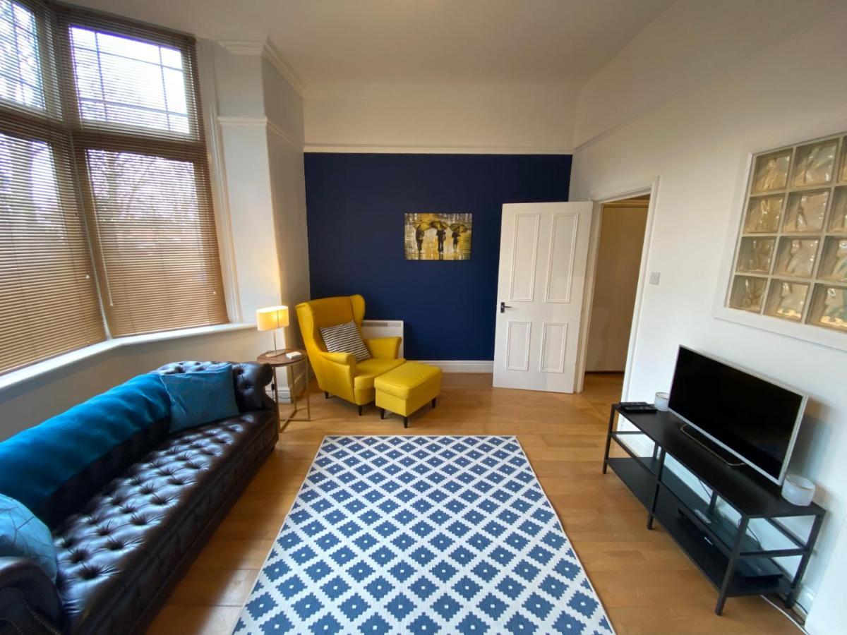 Stylish Apartment With Secure Parking Close To City Chester Buitenkant foto